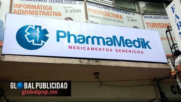 Caja de luz con impresión digital en lona traslúcida.